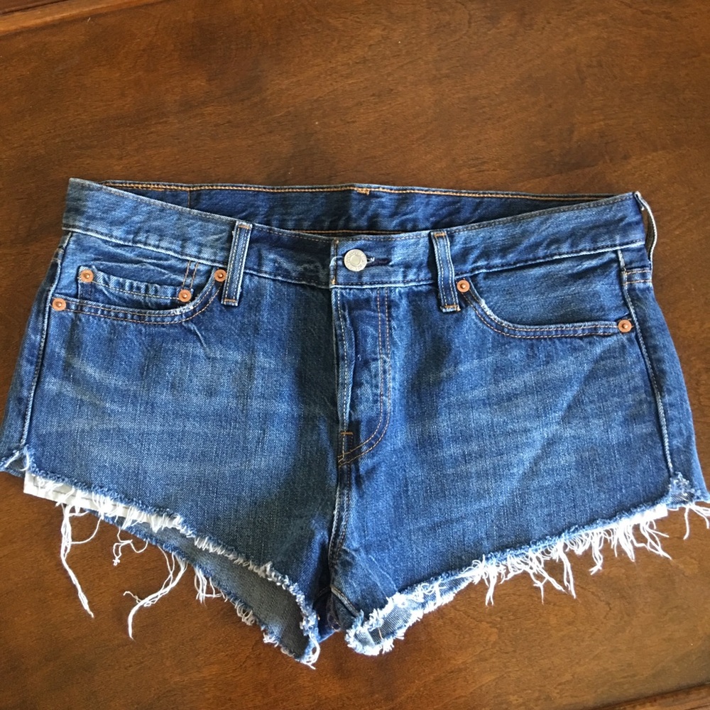 Levis cutoff 501 denim shorts